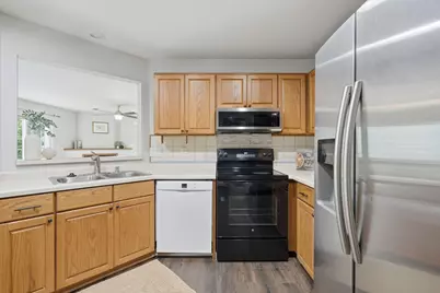 18755  Brookfield Lake Dr #15, Brookfield, WI 53045 - Photo 8
