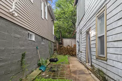 2421 S 5th Pl, Milwaukee, WI 53207 - Photo 20