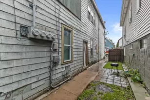 2421 S 5th Pl, Milwaukee, WI 53207 - Photo 14