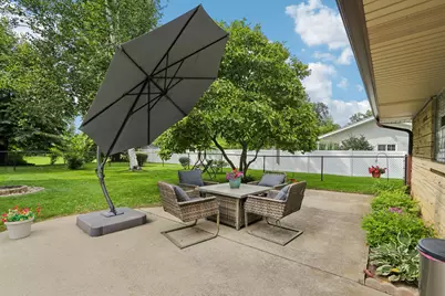 W151N6887  Glenview Dr, Menomonee Falls, WI 53051 - Photo 6