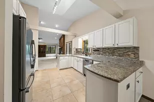 426 Country Club Dr, Lake Geneva, WI 53147 - Photo 4