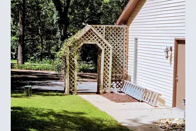 2944  Ridley Rd, Delafield, WI 53029 - Photo 18