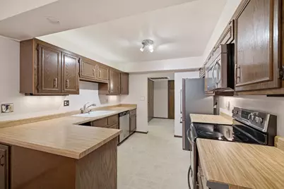 1146  Pilgrim Pkwy, Elm Grove, WI 53122 - Photo 6