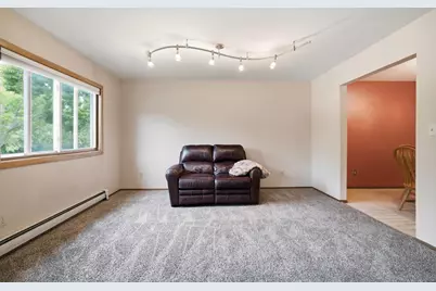 1146  Pilgrim Pkwy, Elm Grove, WI 53122 - Photo 4