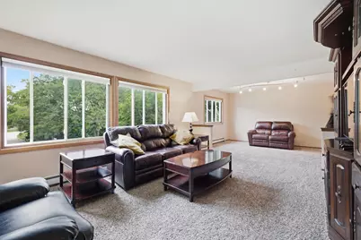 1146  Pilgrim Pkwy, Elm Grove, WI 53122 - Photo 2