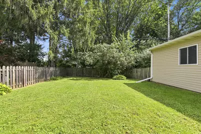 643  Madison Ave, West Bend, WI 53095 - Photo 6