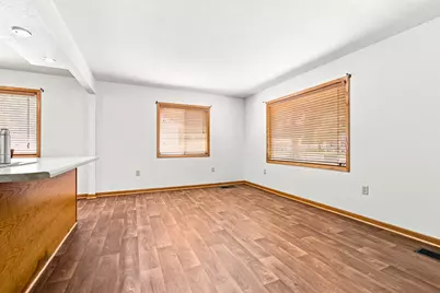 643  Madison Ave, West Bend, WI 53095 - Photo 8