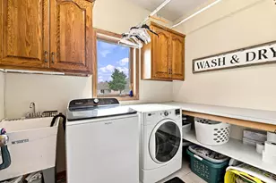 W238S5976 Prairie Wolf Ct, Waukesha, WI 53189 - Photo 16