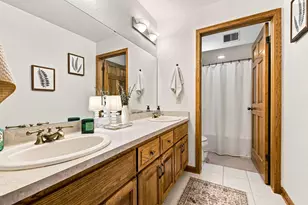 W238S5976 Prairie Wolf Ct, Waukesha, WI 53189 - Photo 18