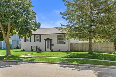 9525  Hulda Dr, Sturtevant, WI 53177 - Photo 2