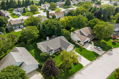 N58W24835  Cardinal Ct, Sussex, WI 53089 - Photo 2