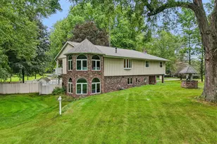 121 Saeger Ave, Lac La Belle, WI 53066 - Photo 4