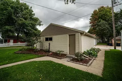 2416 S 79th St, West Allis, WI 53219 - Photo 24
