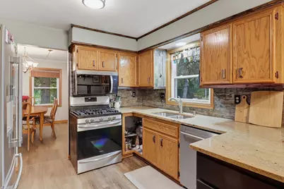 10257 W Spring Green Rd, Greenfield, WI 53228 - Photo 12