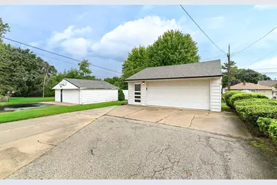1118 S 124th St, West Allis, WI 53214 - Photo 32