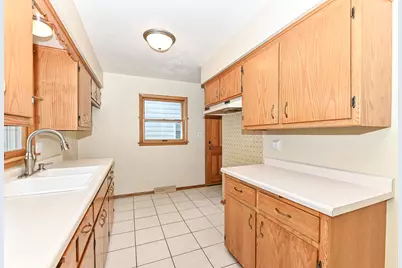 1118 S 124th St, West Allis, WI 53214 - Photo 12