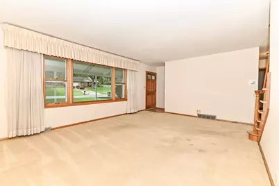 1118 S 124th St, West Allis, WI 53214 - Photo 6