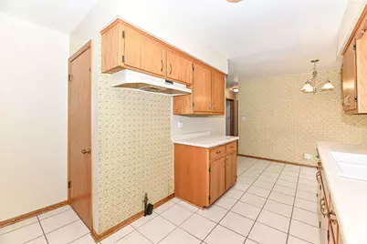 1118 S 124th St, West Allis, WI 53214 - Photo 14