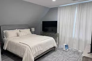 565 W Rogers St, Milwaukee, WI 53204 - Photo 14
