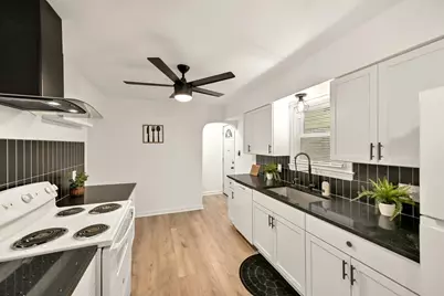2421 W Hampton Ave, Milwaukee, WI 53209 - Photo 8