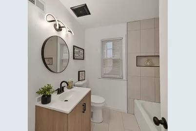 2421 W Hampton Ave, Milwaukee, WI 53209 - Photo 12