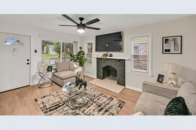 2421 W Hampton Ave, Milwaukee, WI 53209 - Photo 4