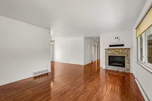 W170N9364 Woodlawn Dr, Menomonee Falls, WI 53051 - Photo 8