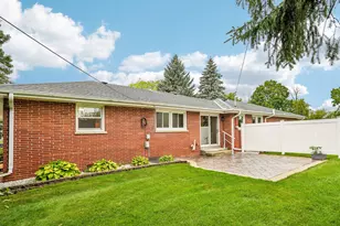 W170N9364 Woodlawn Dr, Menomonee Falls, WI 53051 - Photo 22