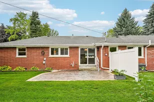 W170N9364 Woodlawn Dr, Menomonee Falls, WI 53051 - Photo 2