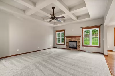 453  Western Ct, West Bend, WI 53095 - Photo 4