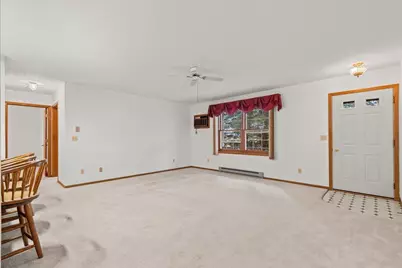 621  Barrington Ct #D, West Bend, WI 53095 - Photo 4