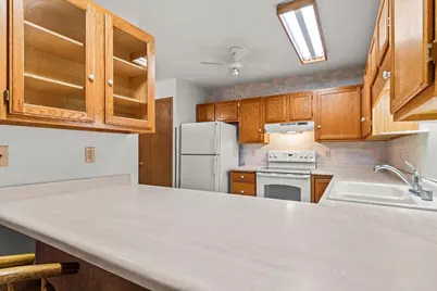 621  Barrington Ct #D, West Bend, WI 53095 - Photo 8