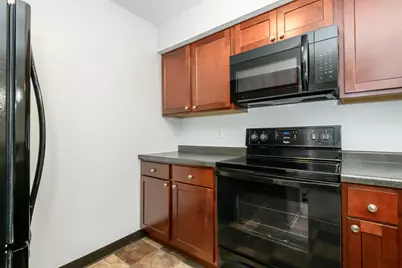 N110W16936  Ashbury Cir #4, Germantown, WI 53022 - Photo 10