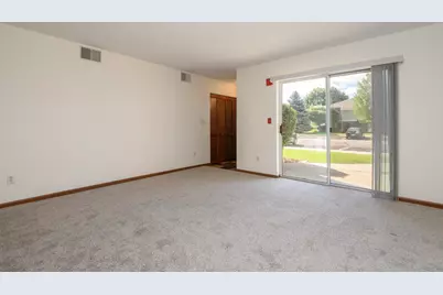 N110W16936  Ashbury Cir #4, Germantown, WI 53022 - Photo 8