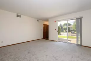 N110W16936 Ashbury Cir, Germantown, WI 53022 - Photo 8