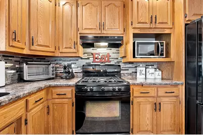 1710  Viebahn St, Manitowoc, WI 54220 - Photo 4