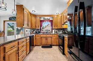 1710 Viebahn St, Manitowoc, WI 54220 - Photo 2