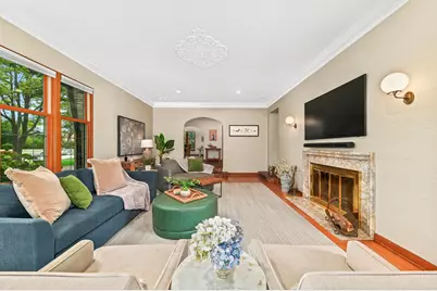 660  Honey Creek Pkwy, Wauwatosa, WI 53213 - Photo 8