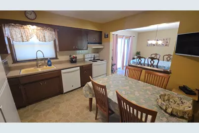 7017 N 85th St, Milwaukee, WI 53224 - Photo 6