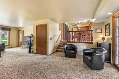3322 S 121st St, West Allis, WI 53227 - Photo 8