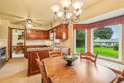 3322 S 121st St, West Allis, WI 53227 - Photo 16