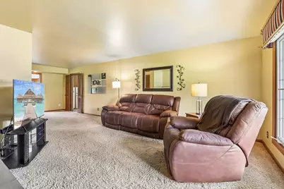 3322 S 121st St, West Allis, WI 53227 - Photo 10