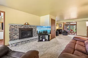 3322 S 121st St, West Allis, WI 53227 - Photo 6