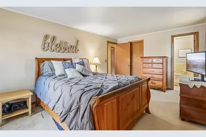3322 S 121st St, West Allis, WI 53227 - Photo 38