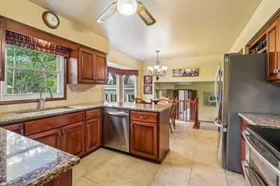 3322 S 121st St, West Allis, WI 53227 - Photo 14