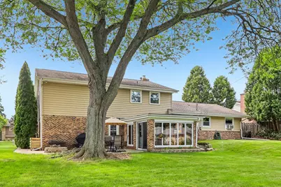 3322 S 121st St, West Allis, WI 53227 - Photo 2
