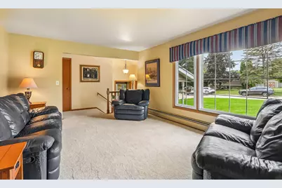 3322 S 121st St, West Allis, WI 53227 - Photo 22