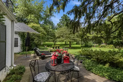 7861 N Regent Ct, Fox Point, WI 53217 - Photo 4