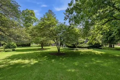 7861 N Regent Ct, Fox Point, WI 53217 - Photo 22