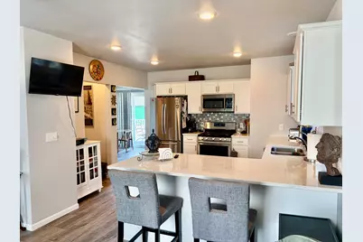 2012  Jackson St, Two Rivers, WI 54241 - Photo 6